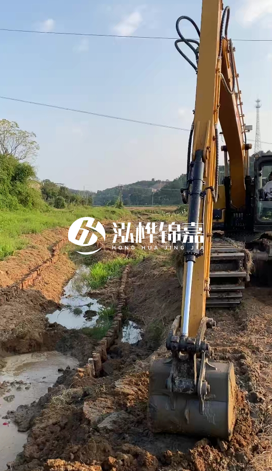 青島河道清淤專業(yè)施工-水挖機清淤適合哪些河道狀況？